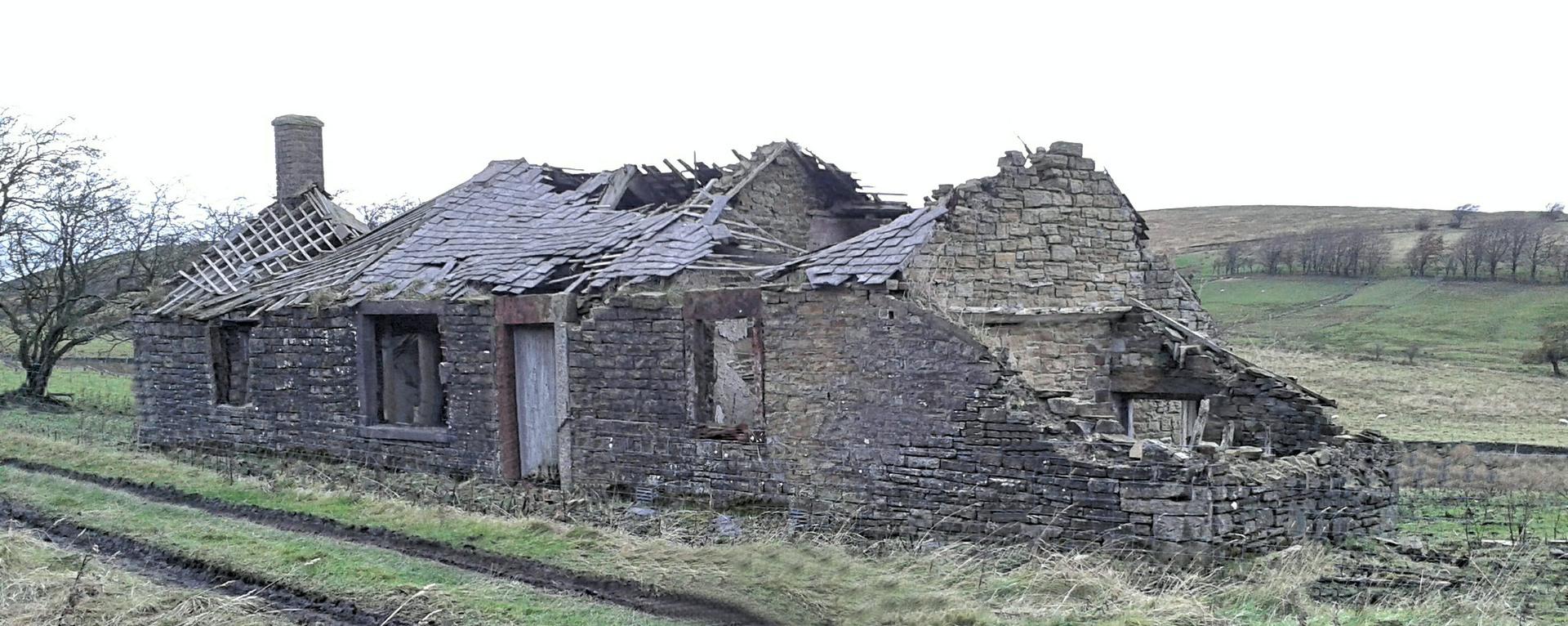 Derelict workers cottage at Forest Head next to the Lime Kiln 